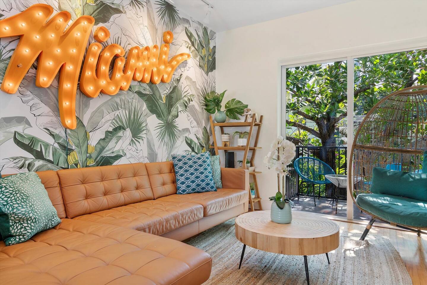 Pure Tropical - South Beach -2 bedrooms on Lincoln