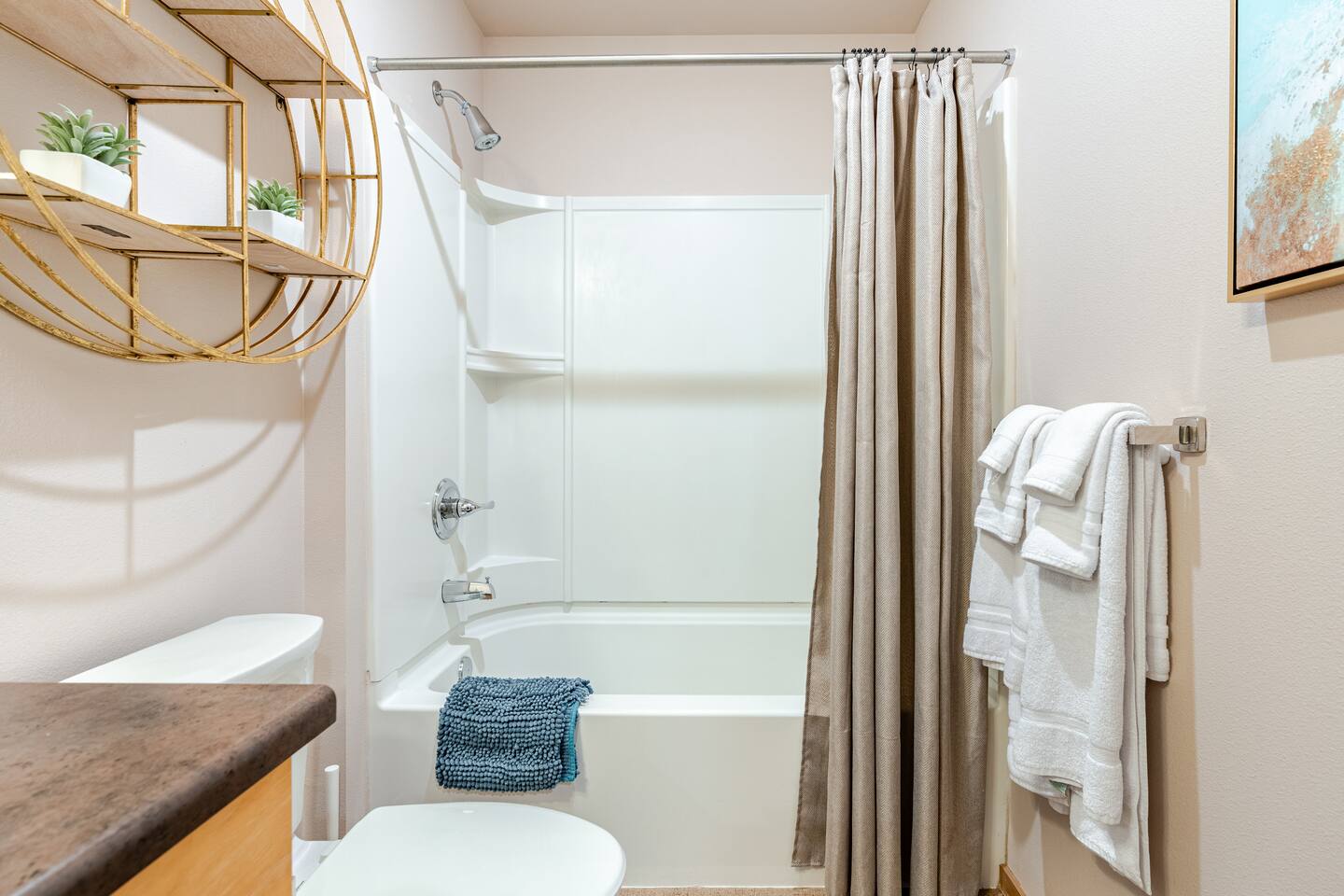 Top Floor Studio | Mt Rainier Views | 30-Night Min