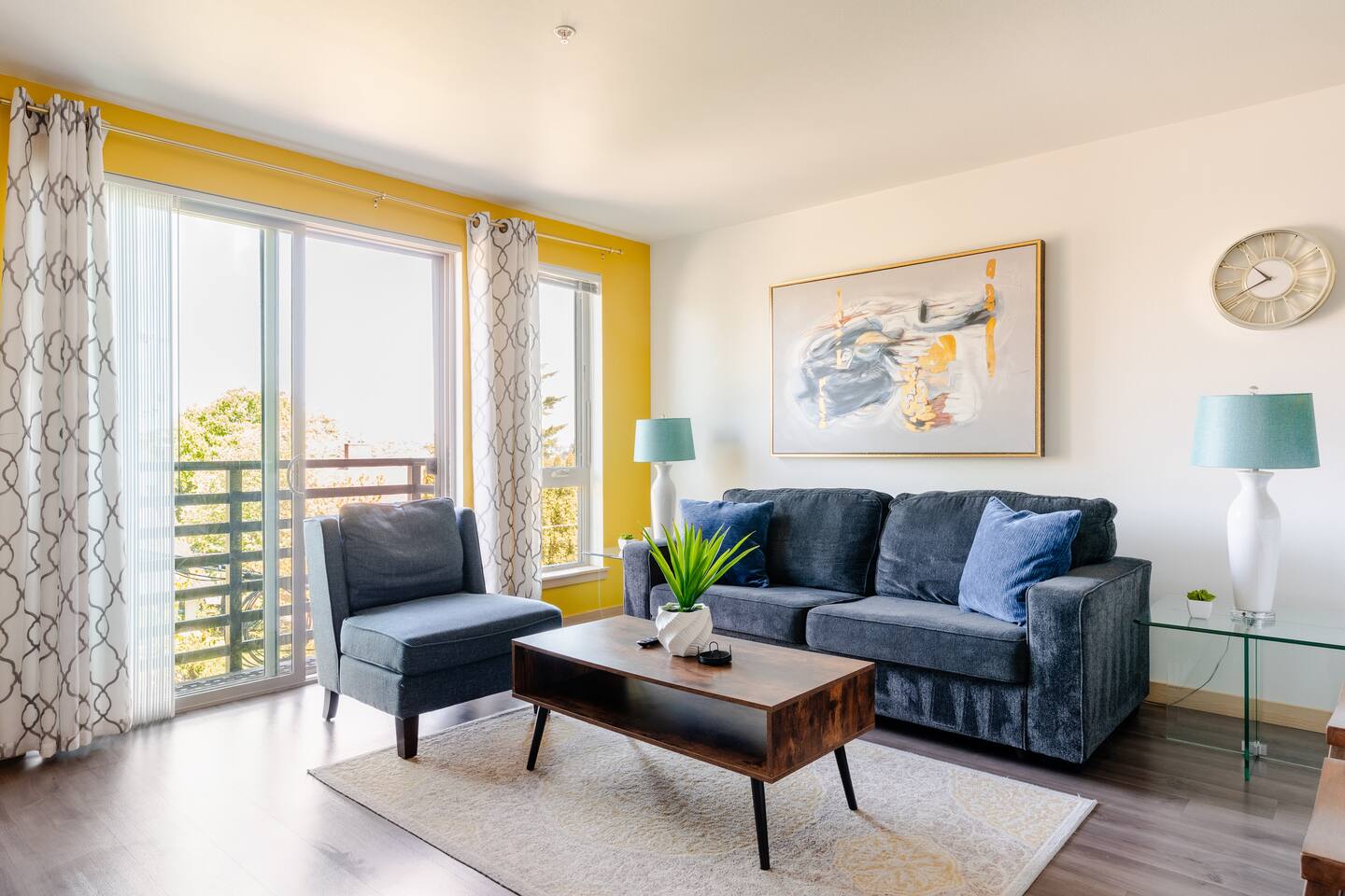 Spacious Seattle Apt | W/D+Parking | 30-Night Min