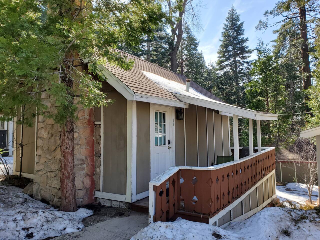 þ Misty Mountain Landing - The Twin Peaks Lodge þ