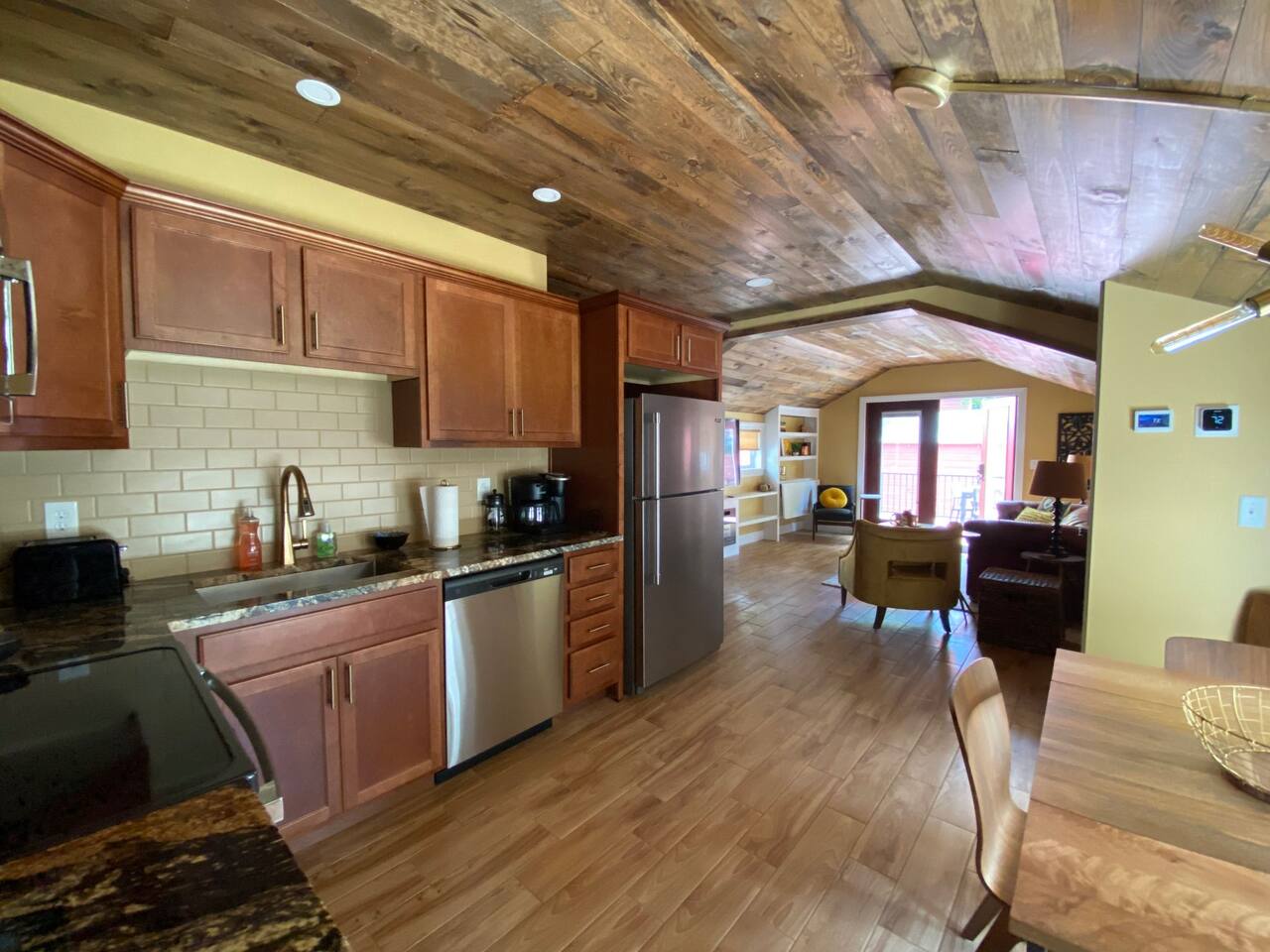 Luxury Apt, 5 Mins From Track/Skidmore/Downtown