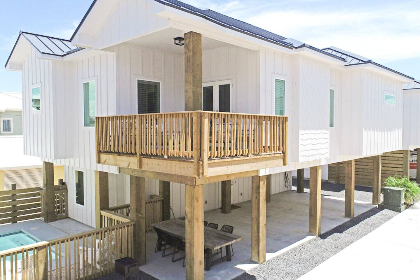 Private Pool/Modern 4BR/Walk to beach/town