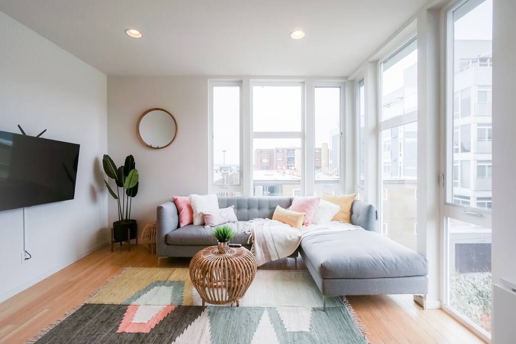 Cap Hill - 3 bed 3.5 bath - Modern townhouse w/ Space Needle views