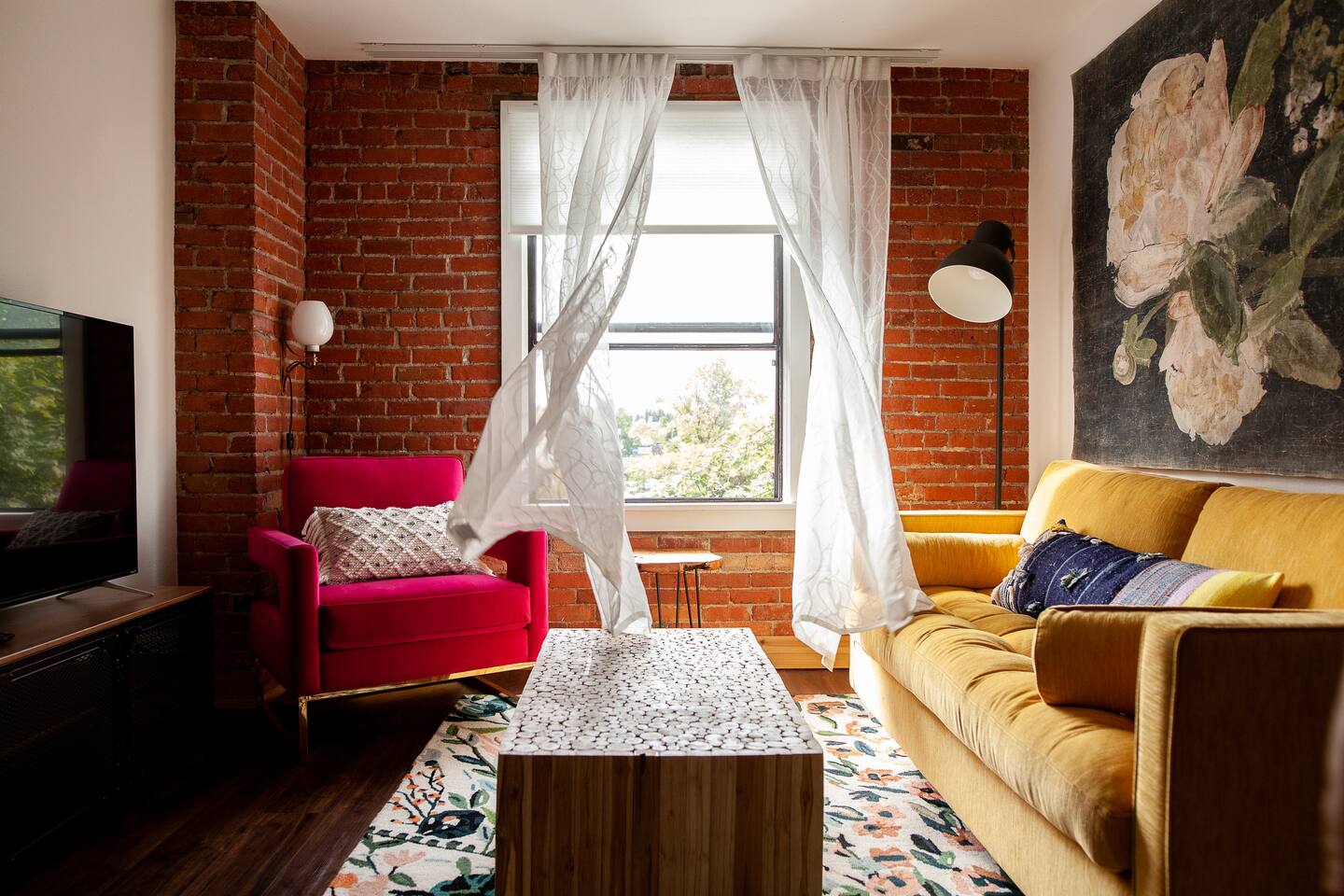 Stunning Apt. in the Heart of Downtown