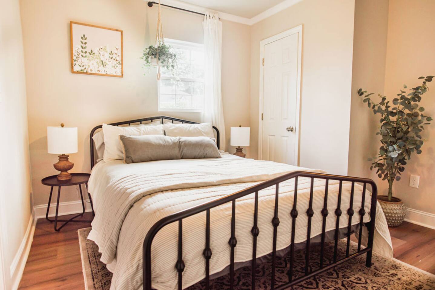 Beautiful Modern Farmhouse Home Close to Downtown!