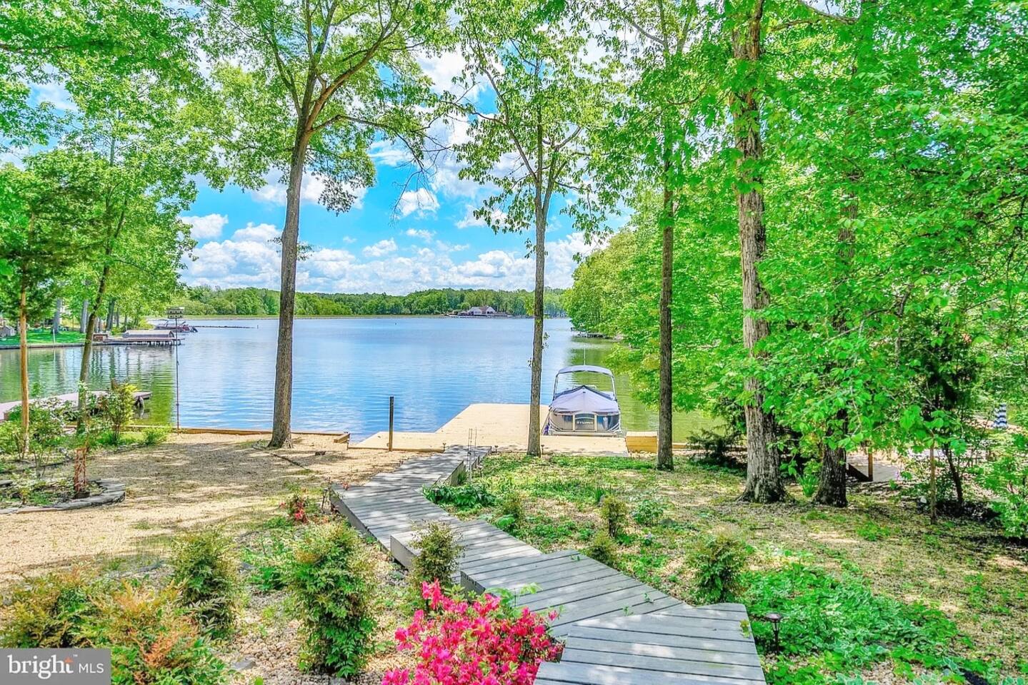 Lakeview Hideaway.   Large lakefront home.