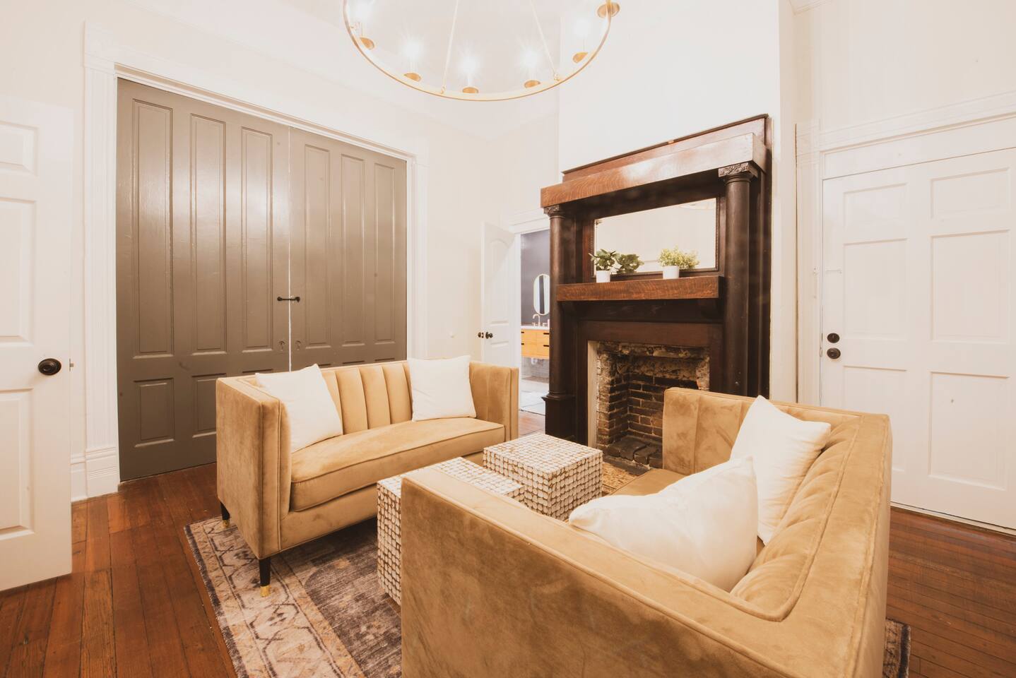 212 E Waldburg Unit B