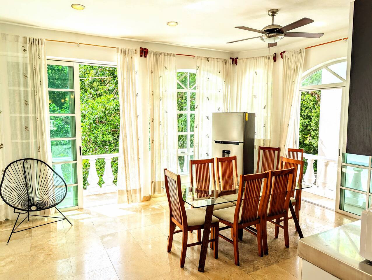 Group Castillo for 25, Steps to Beach and 5th Ave