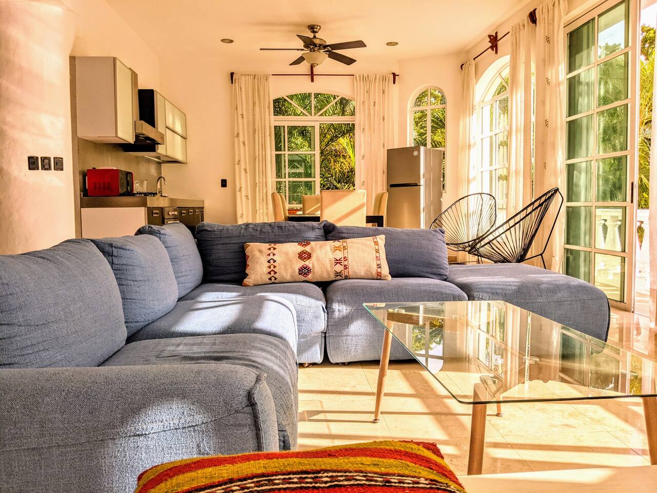 25 Guests 1 min walk to Beach + Quinta Ave Pool