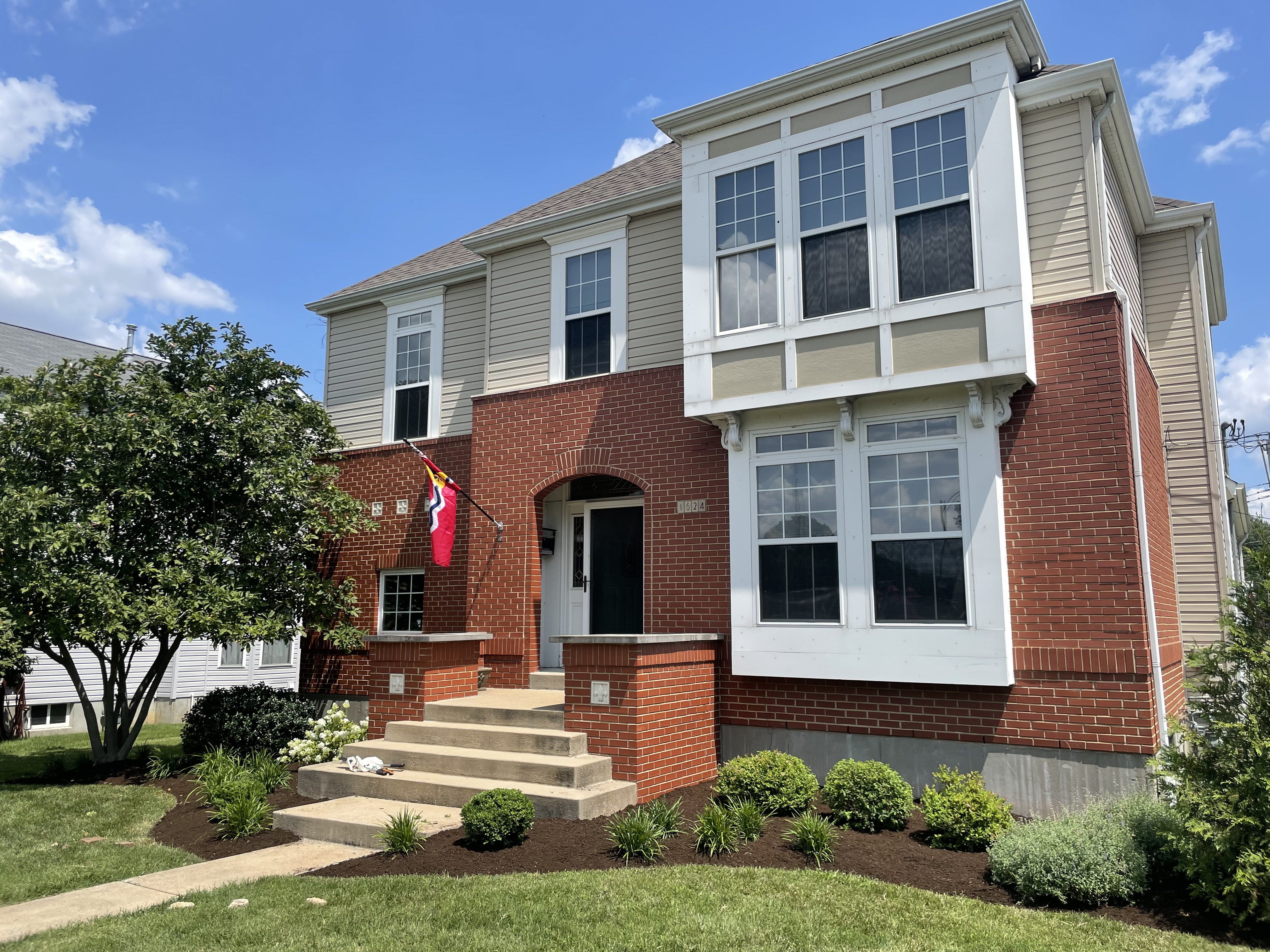 Spacious Beautiful 3BR ☆ Hot Tub ☆ Near Downtown