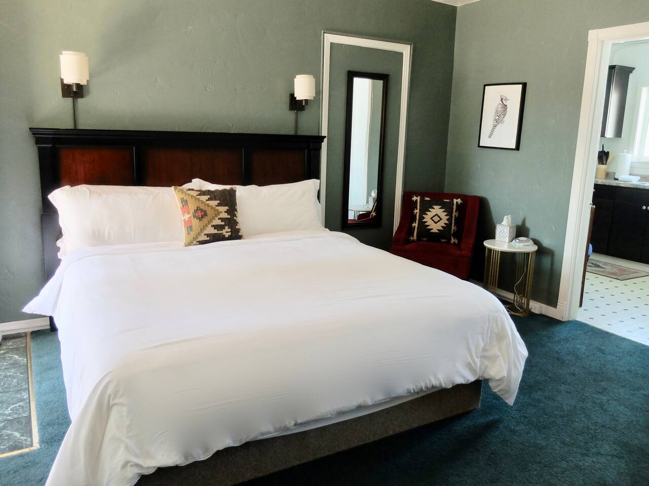 #10 | King Bed w/kitchen | Historic Downtown Strip