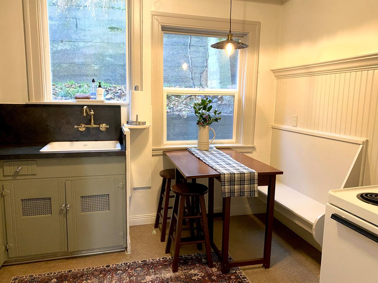#4 Historic Downtown Apartment w/kitchen