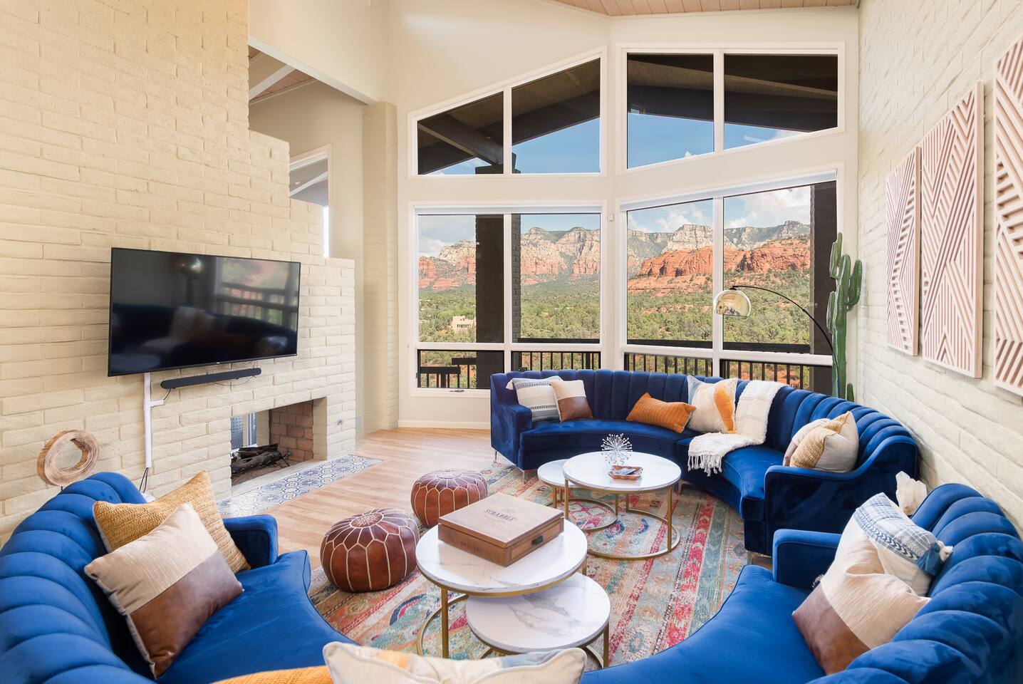 LARGE Hill Top Home w/UNBELIEVABLE Red Rock Views