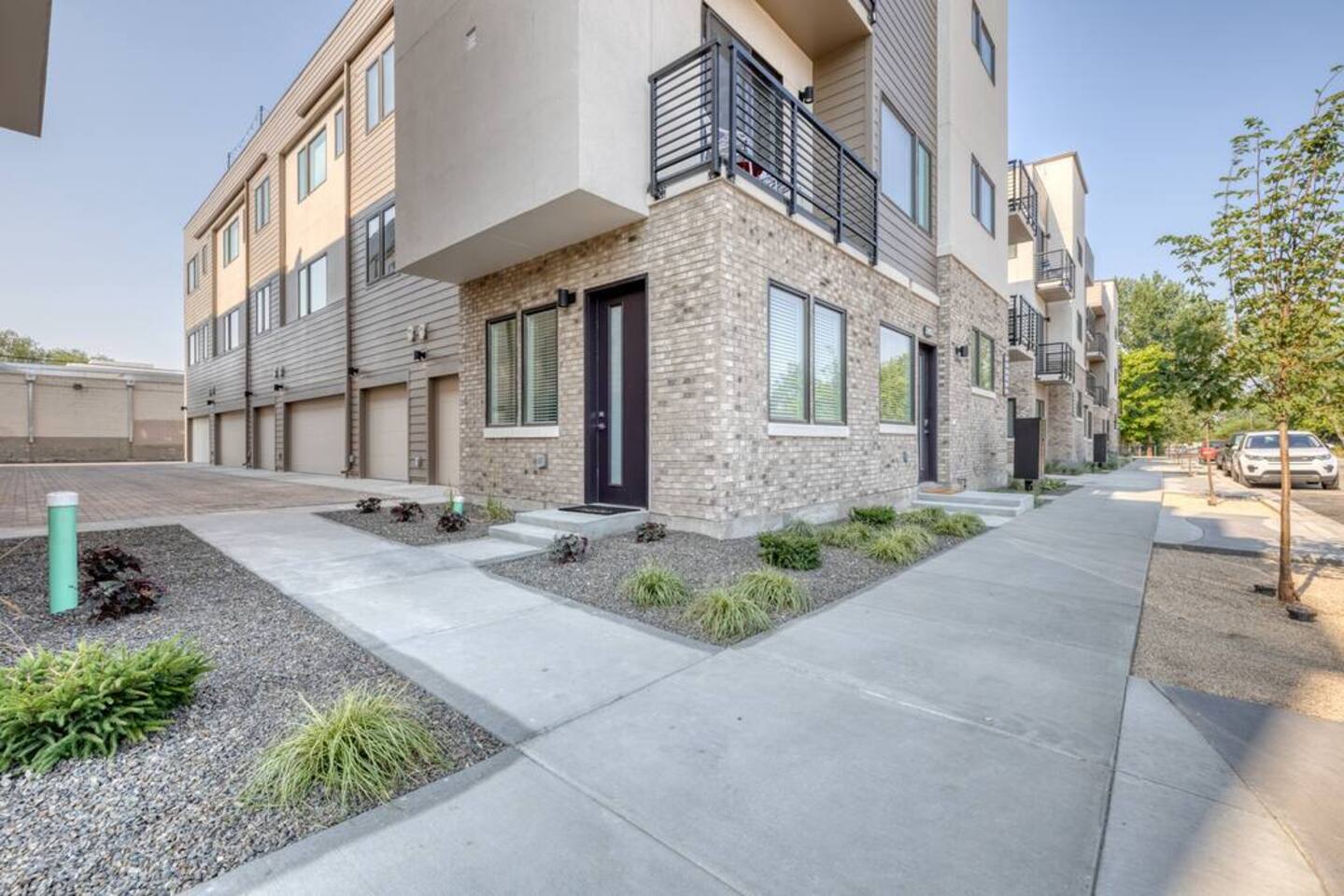 Rooftop Patio! 2 bed/2 ensuite and by Water Park!