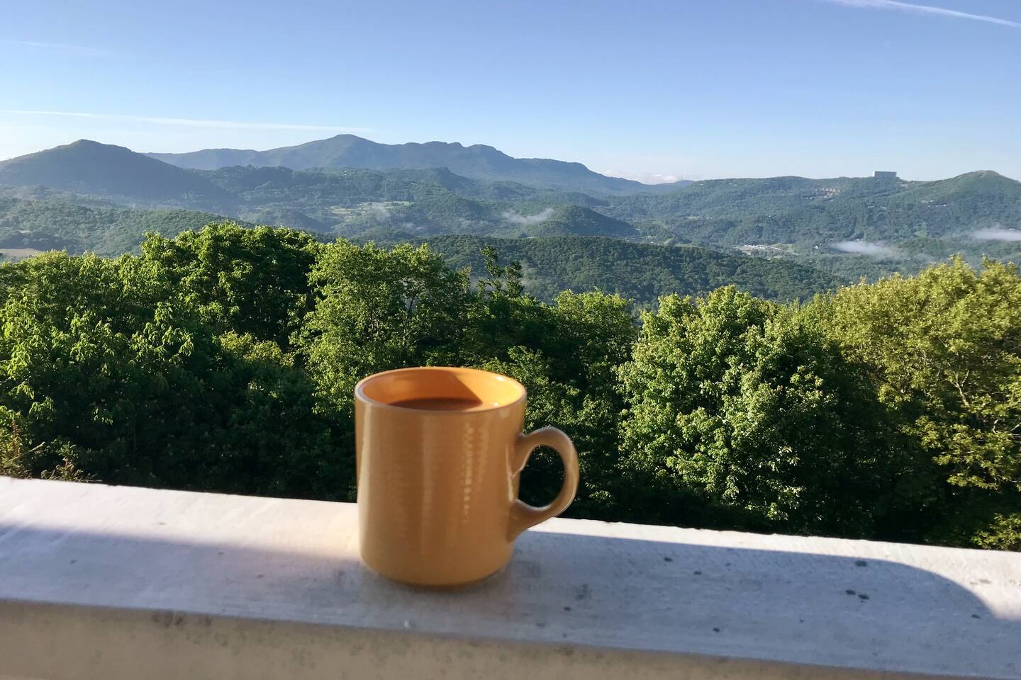 Fabulous VIEW+Walk to Sledding Hill+ 1 Mile to SKI