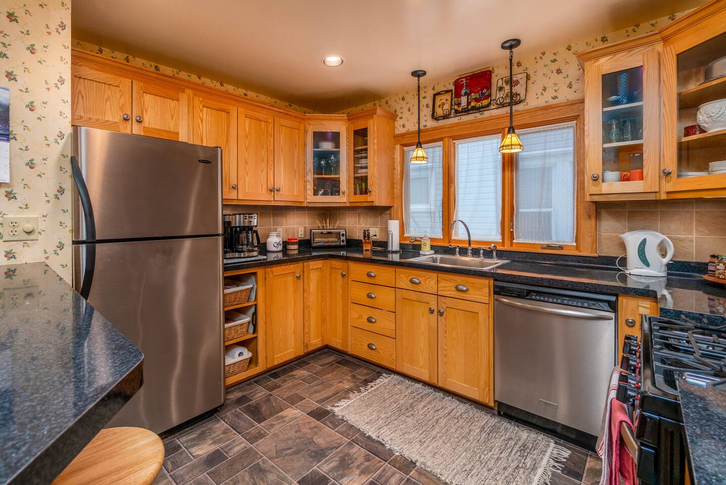 Safe + Sunny + Spotless + Walk Score 72 Parking