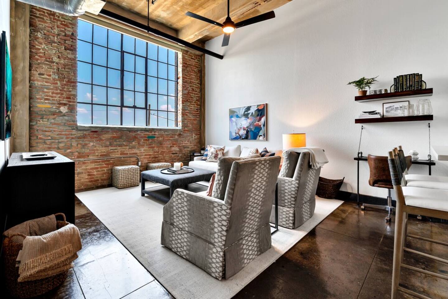 Crusader Bear Hut-Downtown Waco-Steps To The Silos