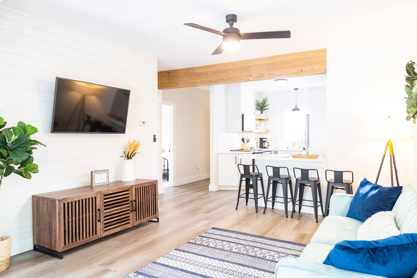 Hill Street Bungalow-Fenced Backyard