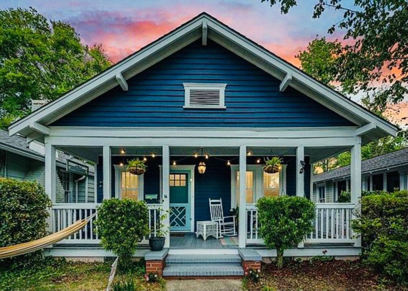 Blue Bungalow~Spacious~Modern Charm!