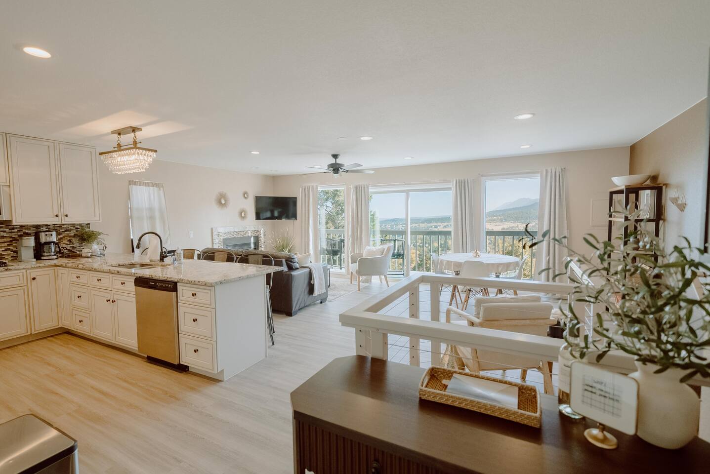 The Mountain Hideaway- Views, Spa, Adventure