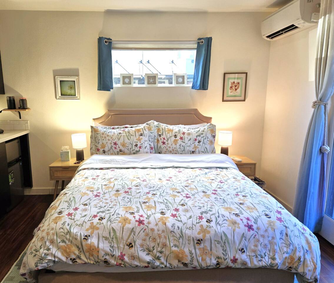 Steps2Beach/Private Patio/AC- Brand New Queen Bed!