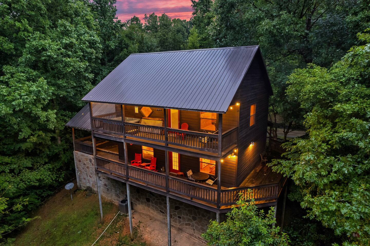 Secluded/Dog Friendly/Hot Tub/Pool Table/King Bed