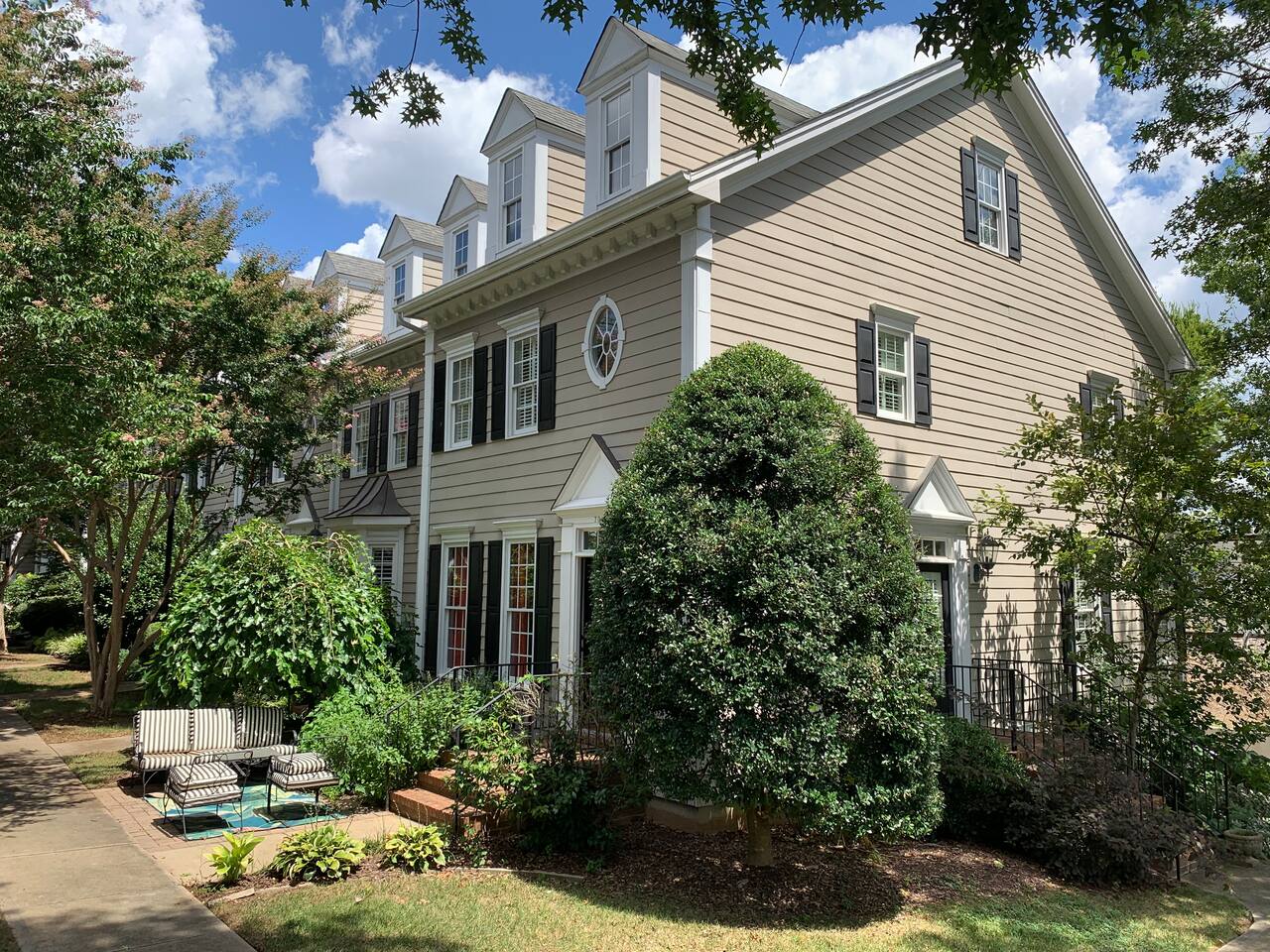 Downtown King on Glenwood -Near NC State & Capital