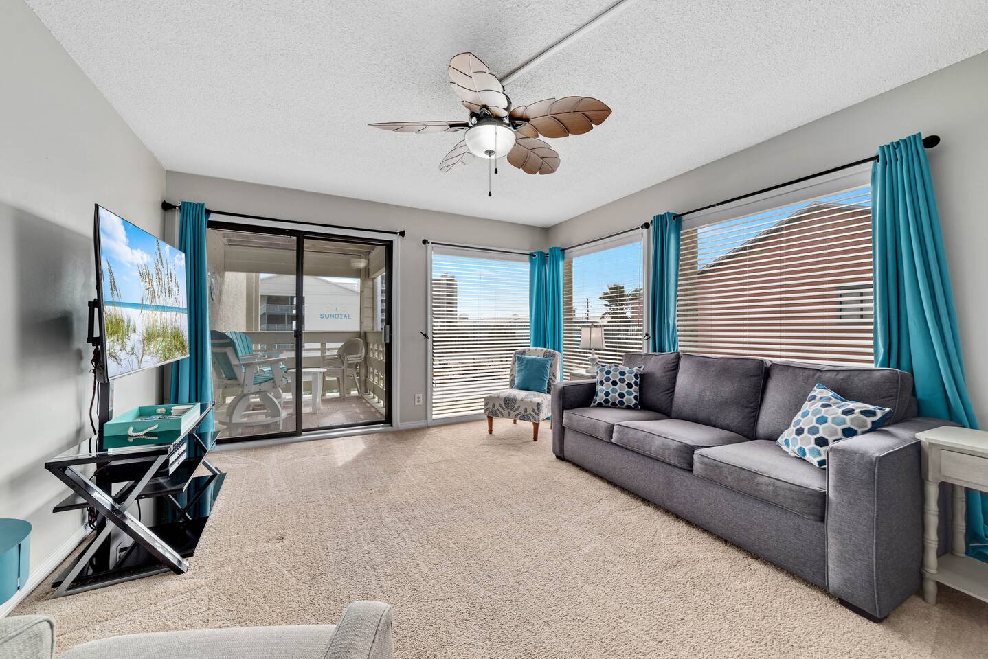 Spring Break Availability! Across from beach!