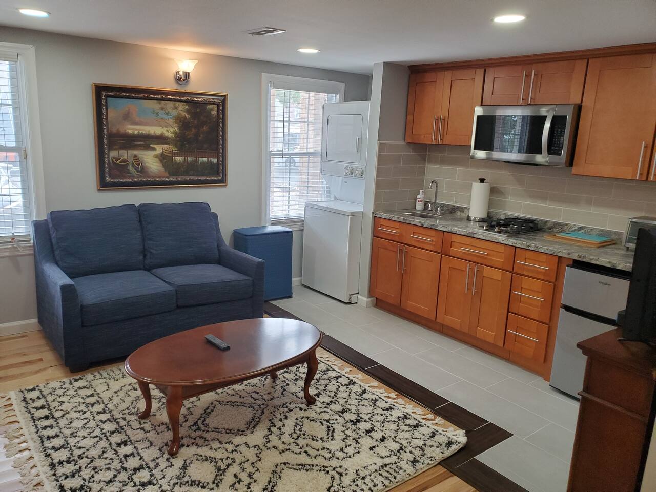 Starlite Studio- Quaint Space, Easy Walk to Trop!