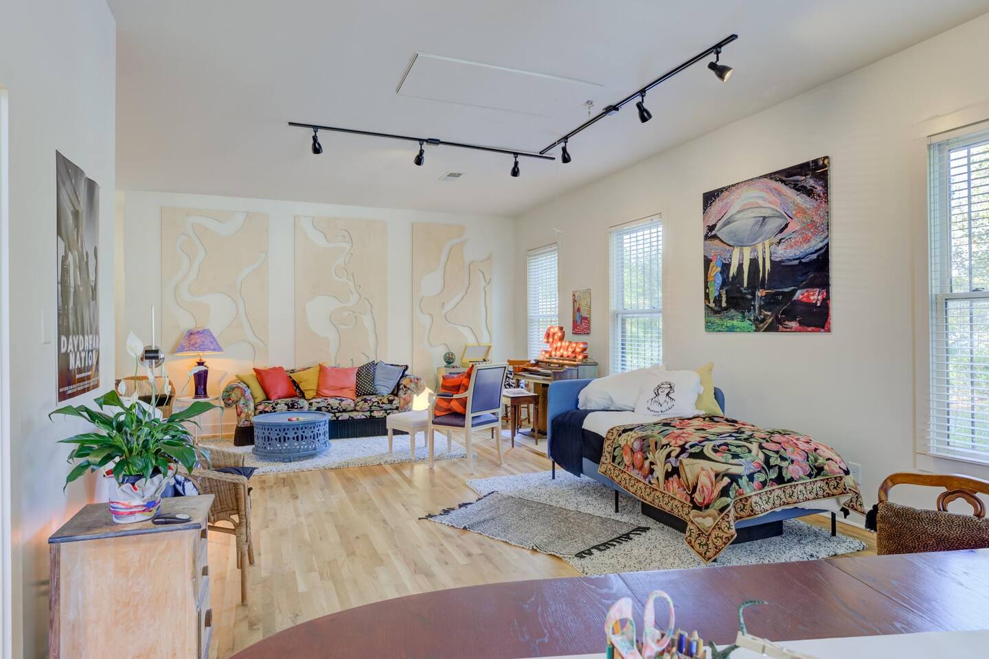 Lahna's Creative Living Space (Uptown/St. Jude)