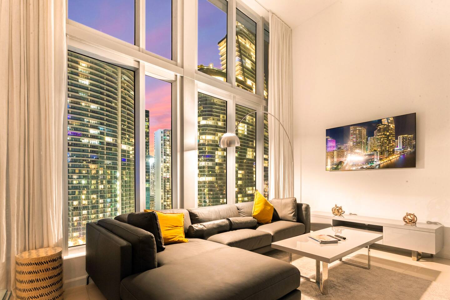 Stunning 2 bedroom+17 foot ceilings & heated pool