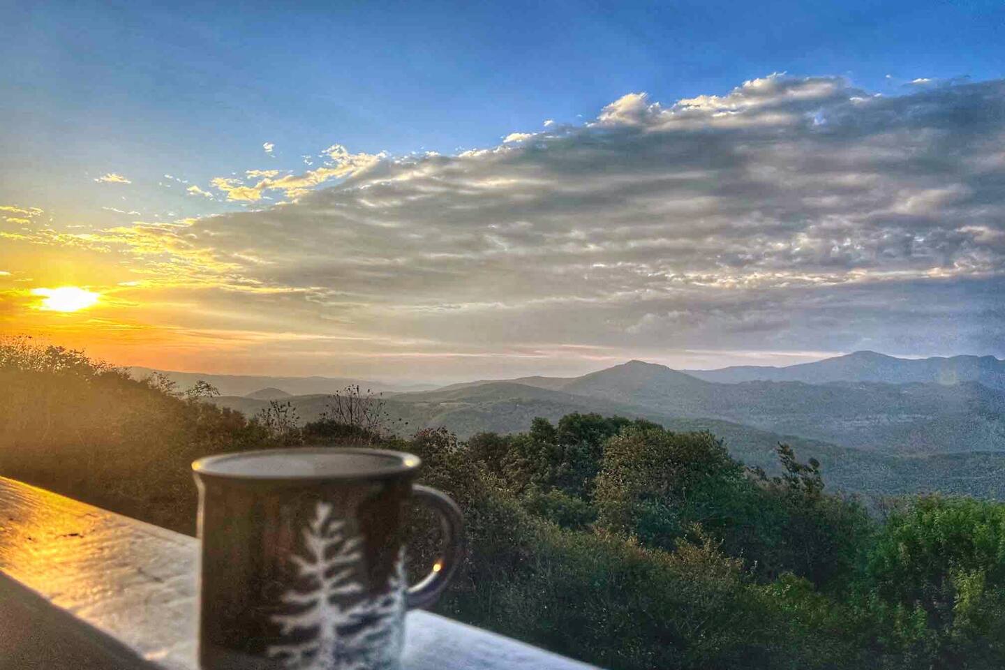 WOW Views+Walk to Overlook Barn+Private Balcony