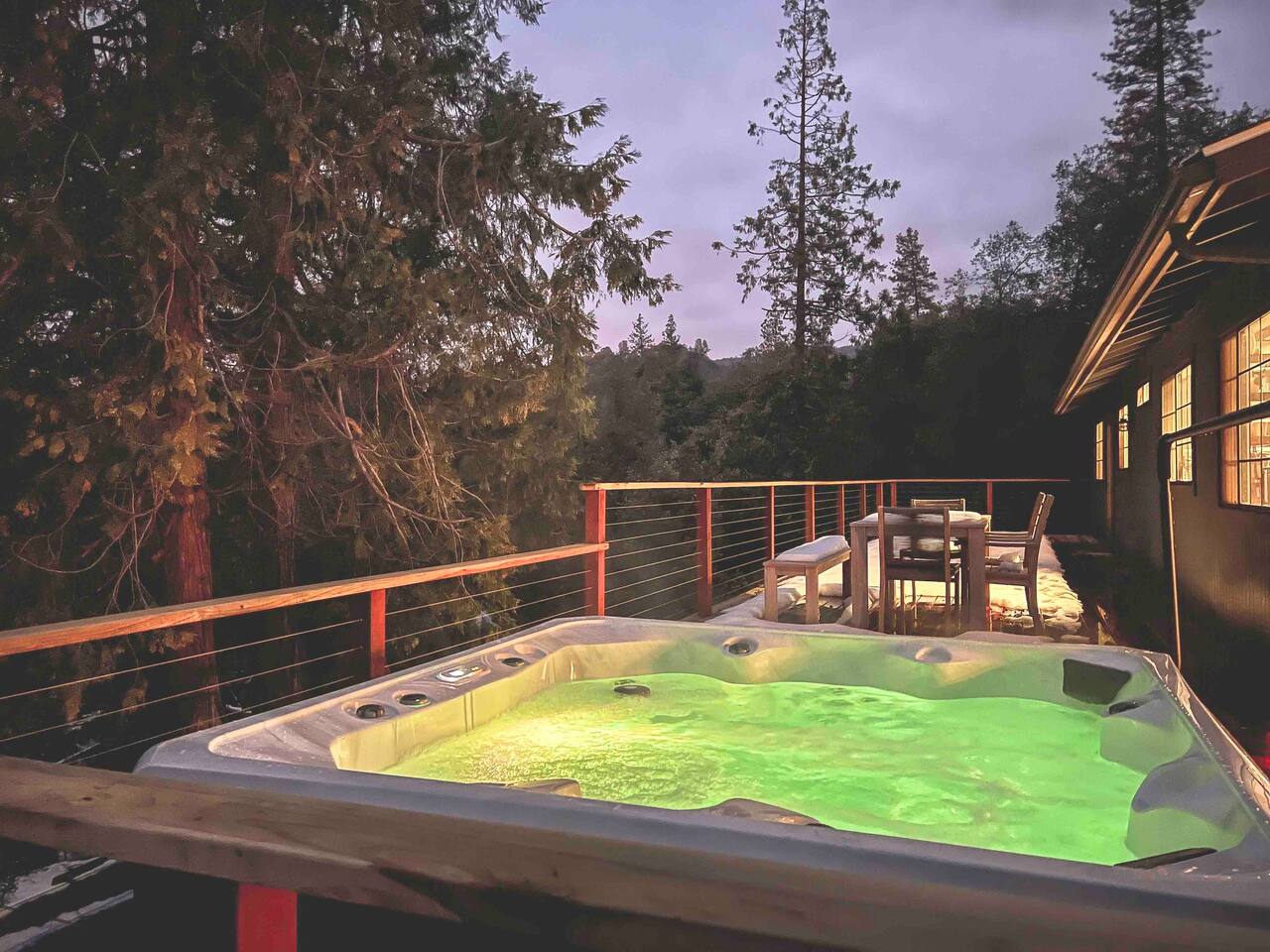 Mariposa Cozy Creek Cabin - hot tub/game room/EV