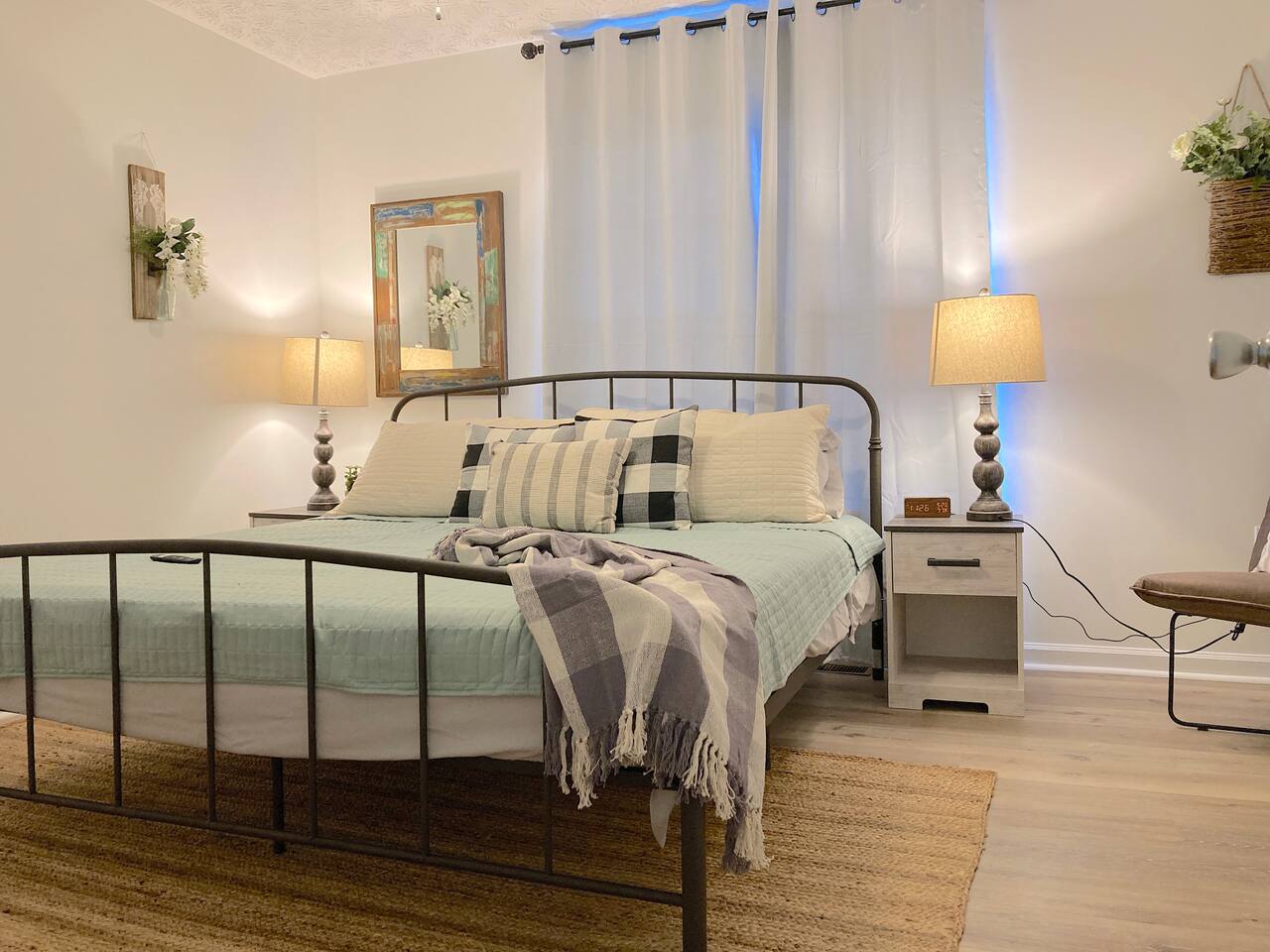 Renovated Townhome with THREE KING-SIZE beds