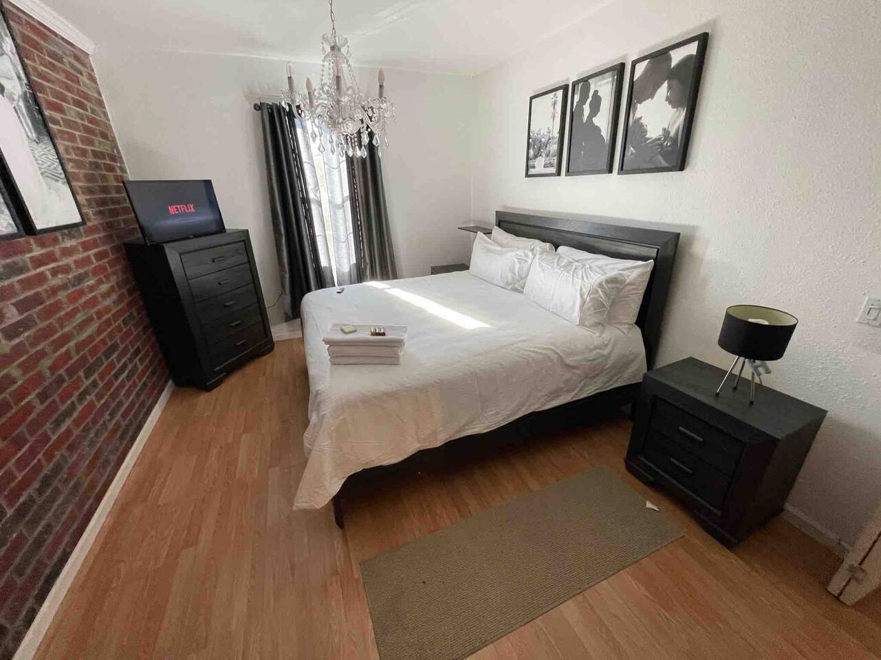 Contemporary 2 bd 2ba in Downtown/BBall Stadium