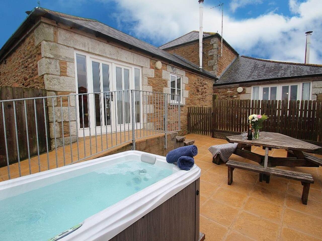 1 Bed Cottage - Disabled Access / Private Hot Tub