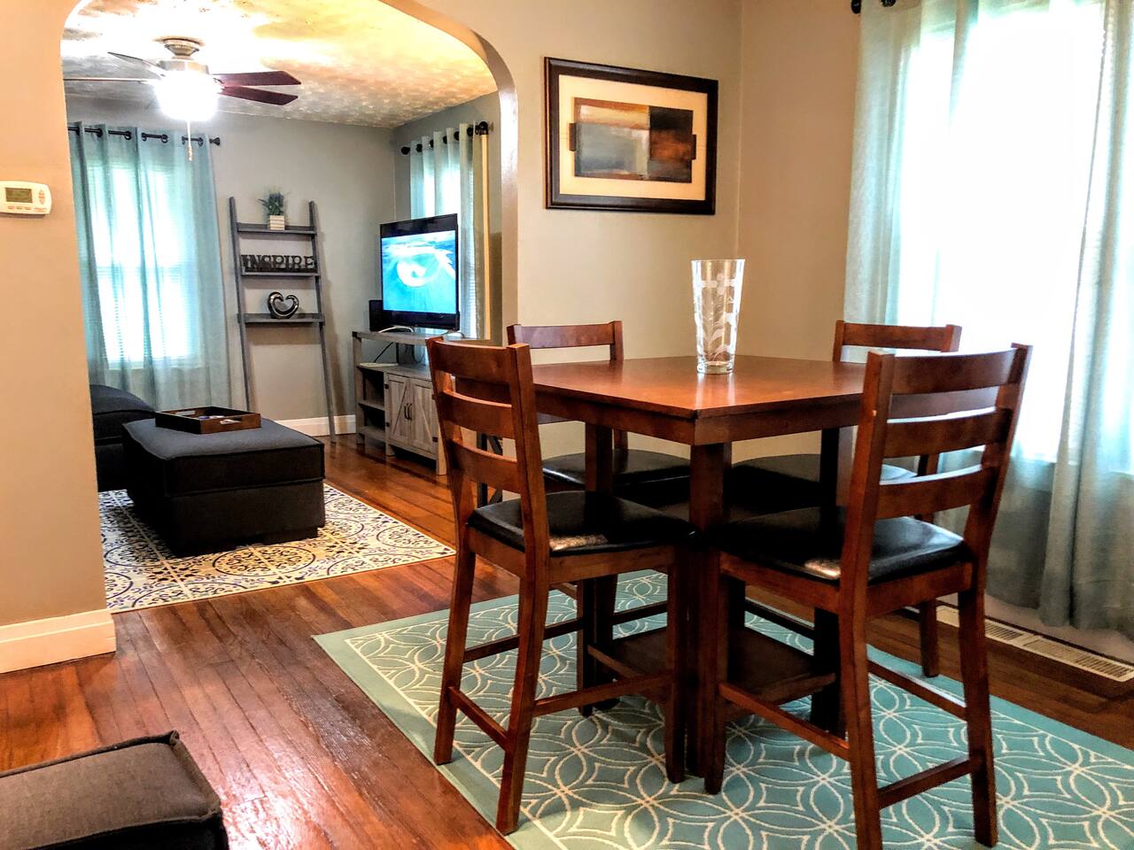 2BR Private House Available close to UE