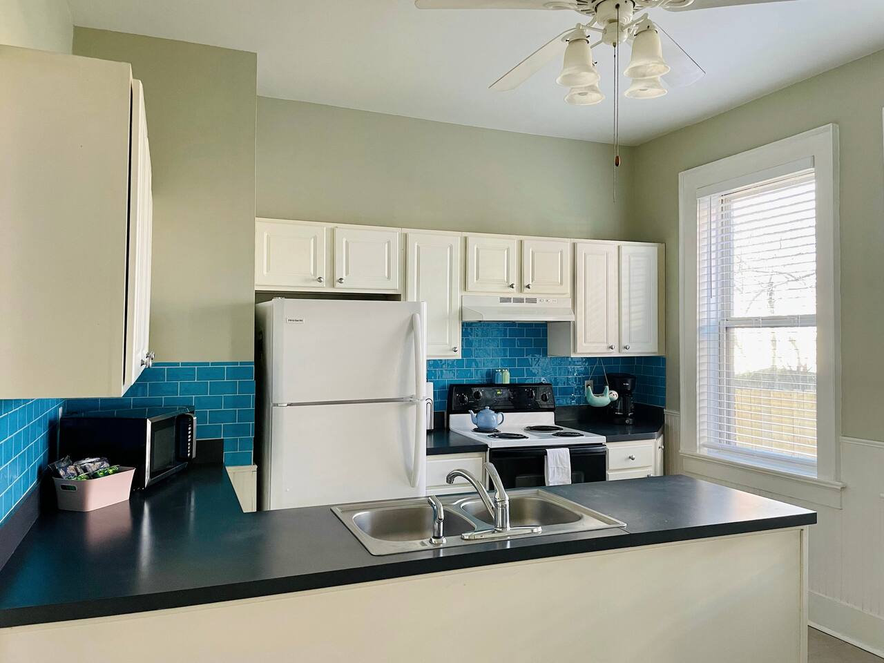 Color Pop Casa | 2BR/1BA Townhome near Ford Center photo 4