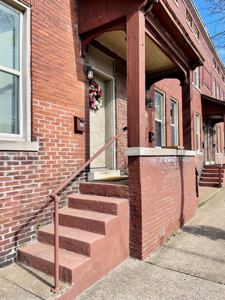 Color Pop Casa | 2BR/1BA Townhome near Ford Center