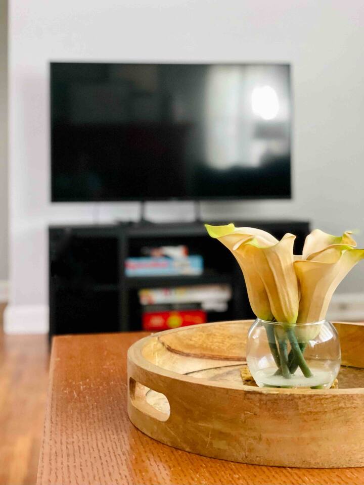 Green Roof Inn | 2BD/1BA Centrally Located Home photo 2