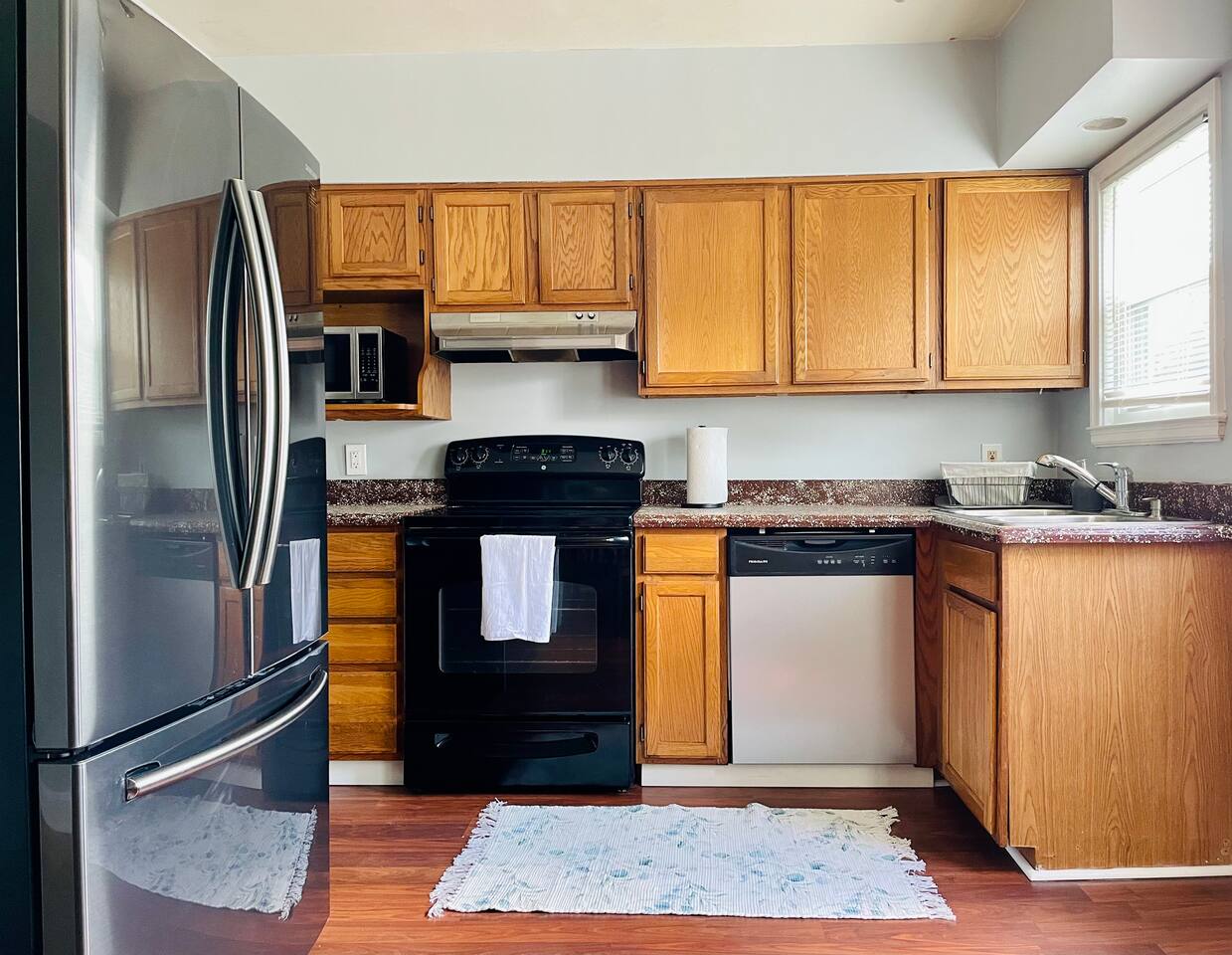 Green Roof Inn | 2BD/1BA Centrally Located Home photo 5