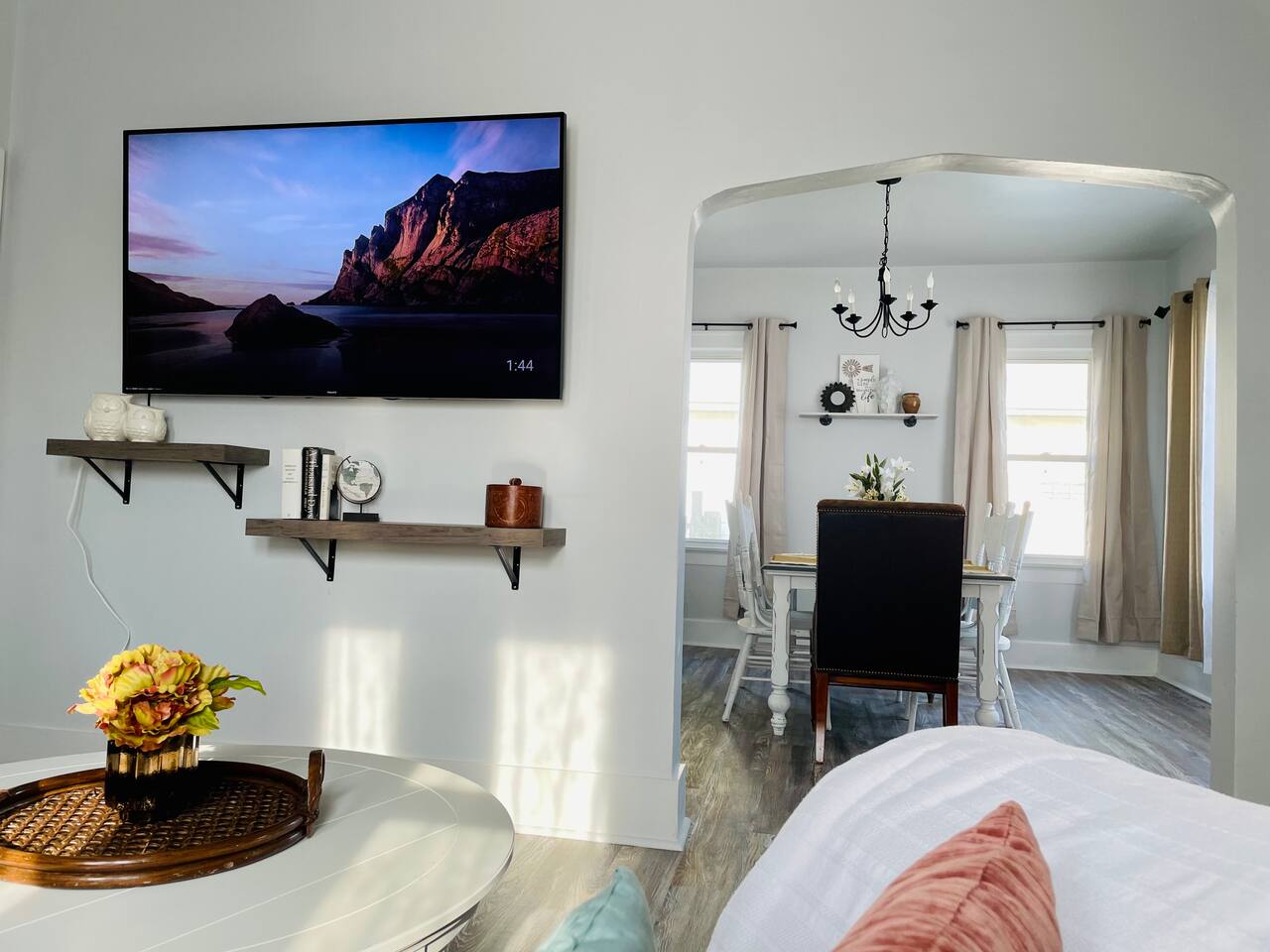 The Chic Shack / Centrally Located 2BR/1BA Home