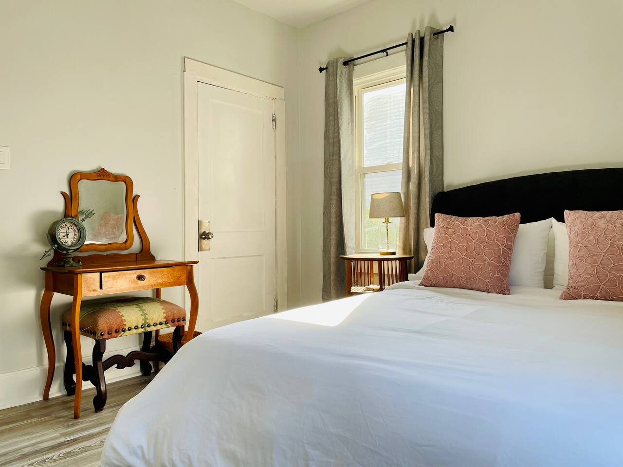 The Chic Shack / Centrally Located 2BR/1BA Home