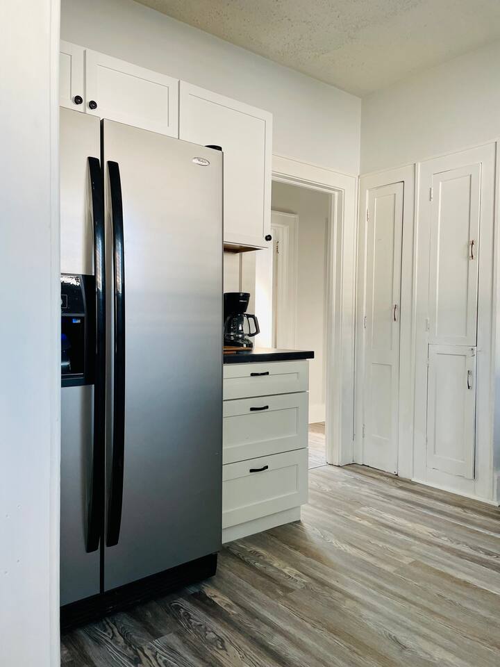 The Chic Shack / Centrally Located 2BR/1BA Home