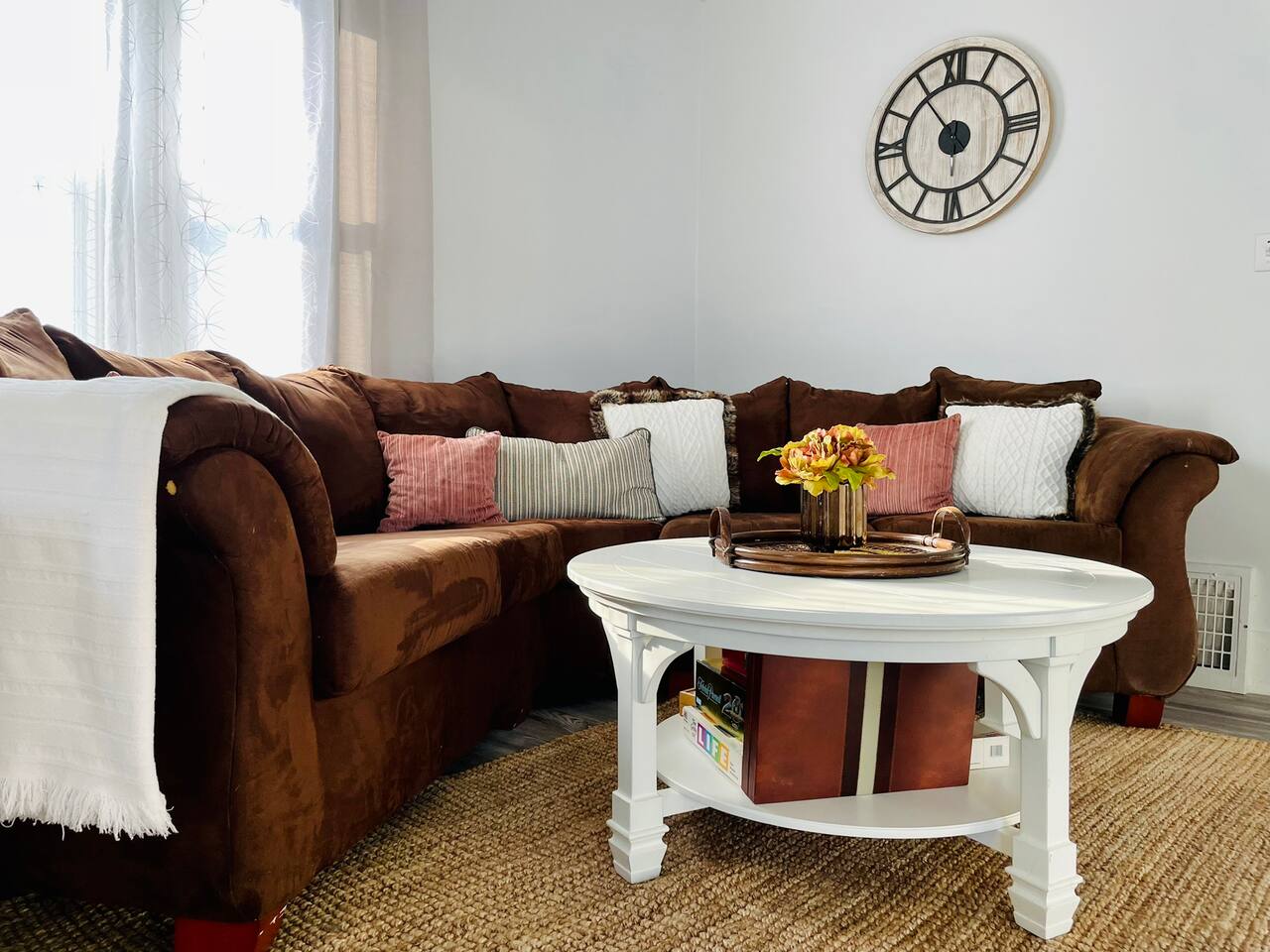 The Chic Shack / Centrally Located 2BR/1BA Home photo 3