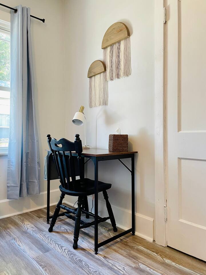 The Chic Shack / Centrally Located 2BR/1BA Home