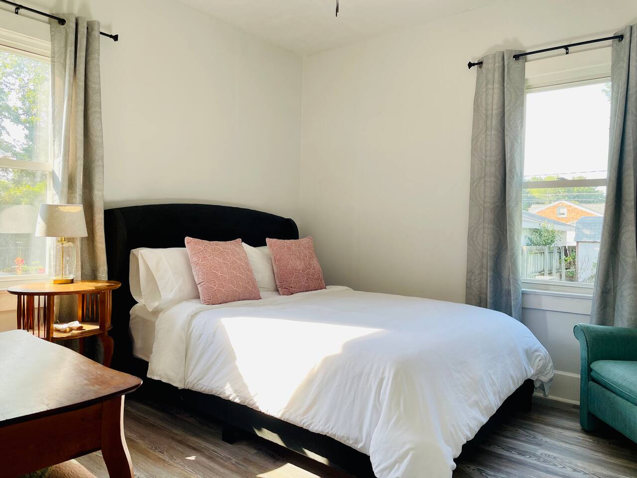 The Chic Shack / Centrally Located 2BR/1BA Home