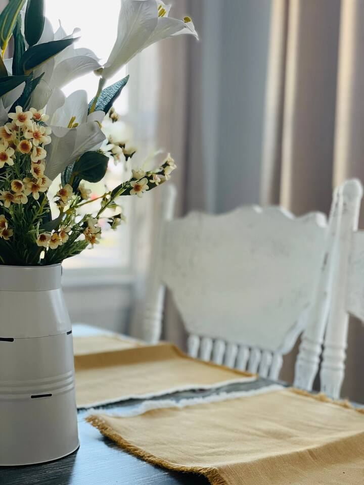 The Chic Shack / Centrally Located 2BR/1BA Home