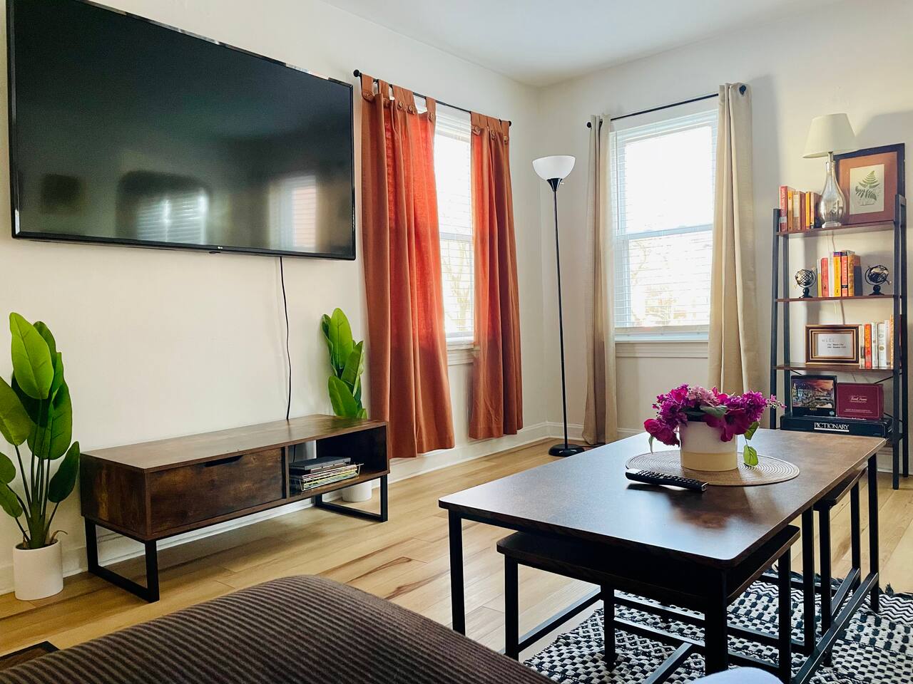 River City Retreat |KING 1BD/1BA Stylish Apt