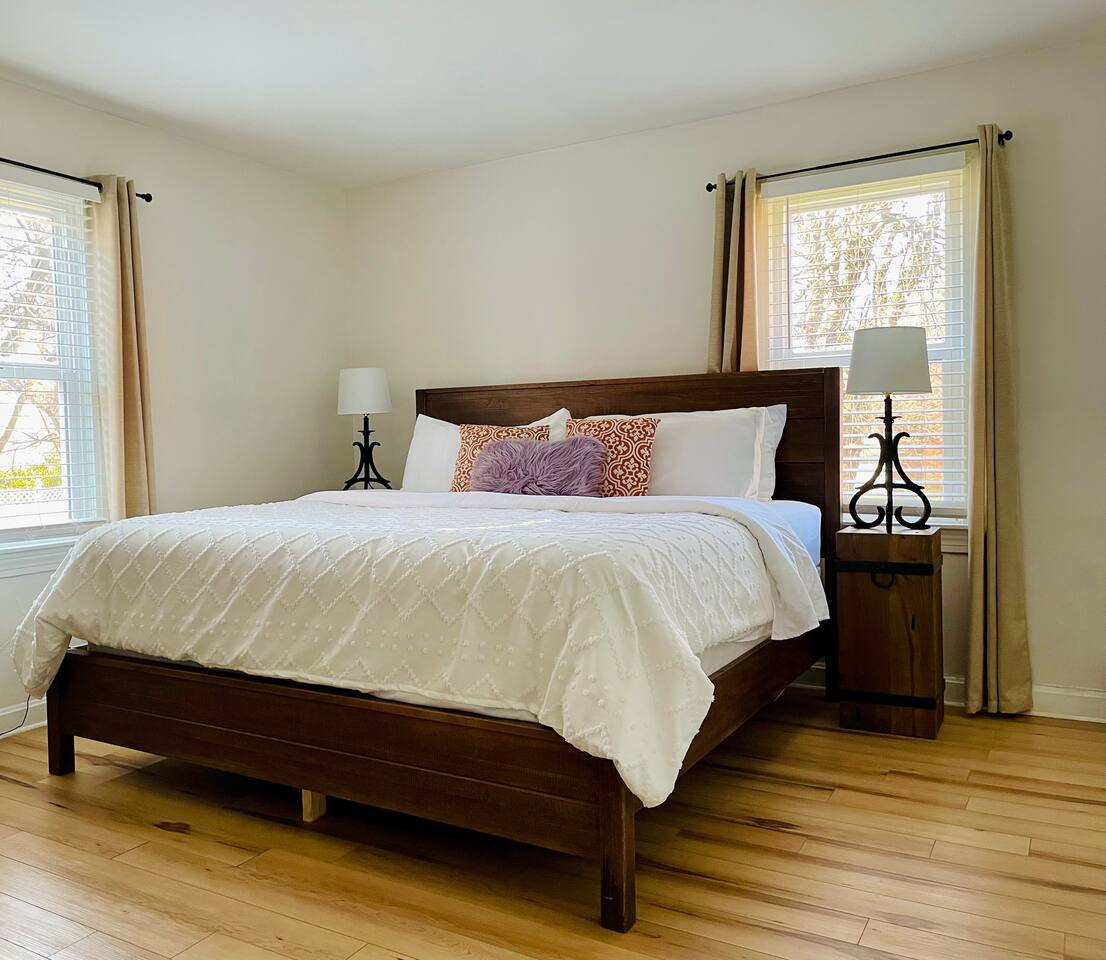 River City Retreat |KING 1BD/1BA Stylish Apt photo 2